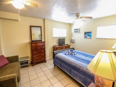 Fort Myers Vacation Compound Seven Bedroom  with Pool